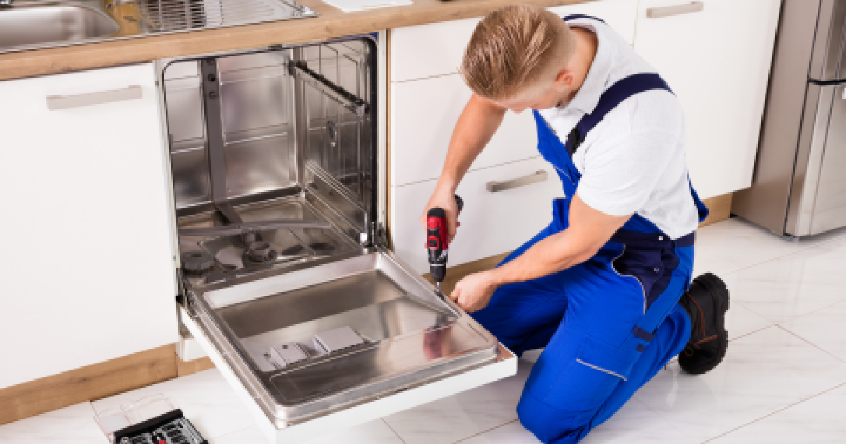 Installateur aan het werk